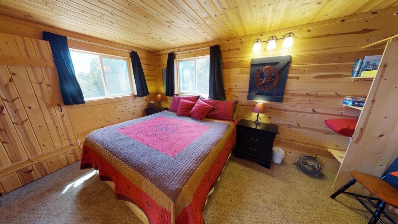 מונטיצ'לו White Pine Cabin By Canyonlands Lodging מראה חיצוני תמונה